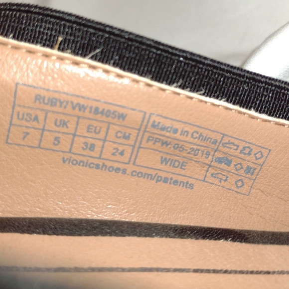 Vionic Black Heels Size 7 - Picture 5 of 5